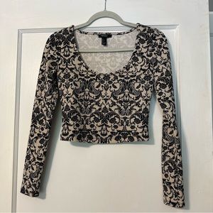 Long Sleeve Printed Crop Top - size small